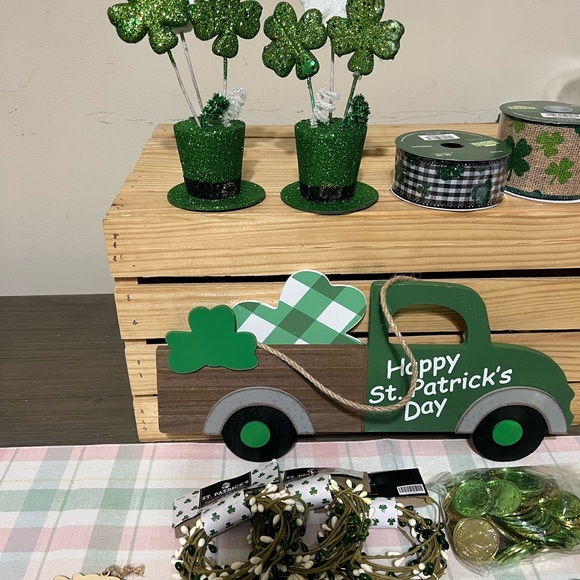 Assorted St. Patrick’s Day ☘️ Decorations. - Picture 6 of 7